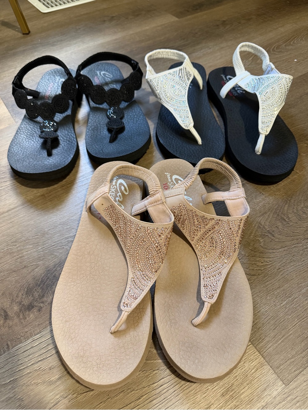 Lot Of 3 Pairs Of Skechers Women's Relaxed Fit Yoga Foam Sandals Size 10